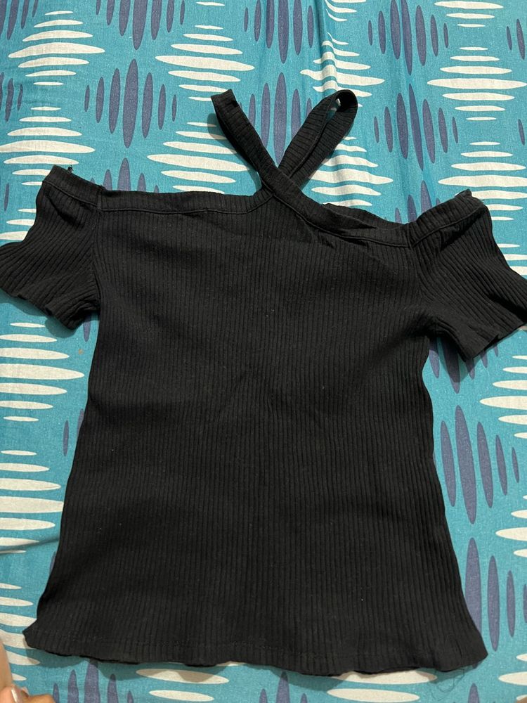 Black Off-Shoulder Top - M