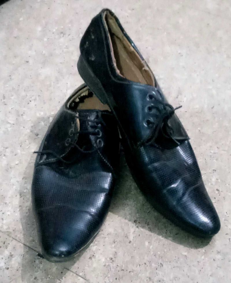 Stylish black formal shoes