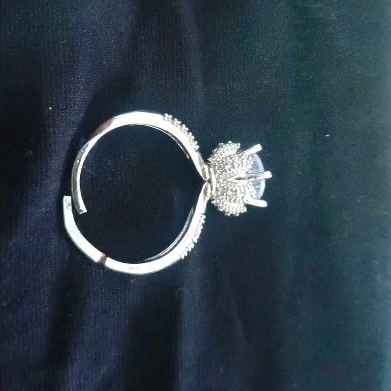 Sparkling Silver Ring