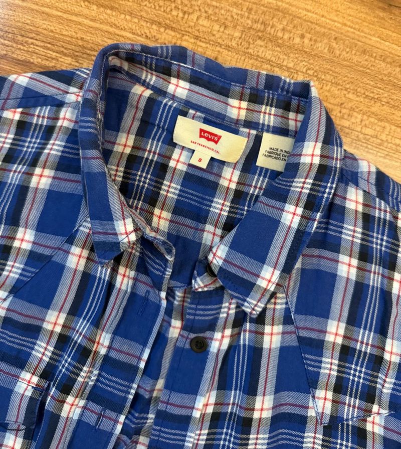 Levi’s Plaid Shirt (Women) 💙