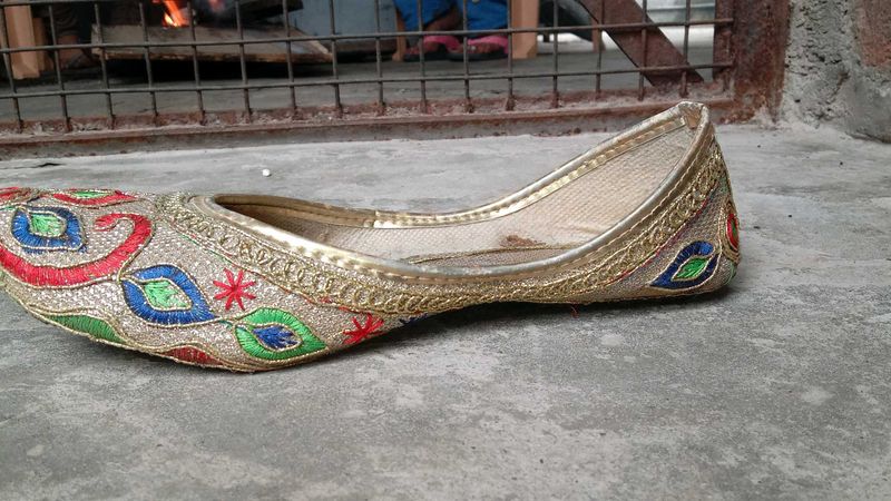 Embroidered Ethnic Jutti