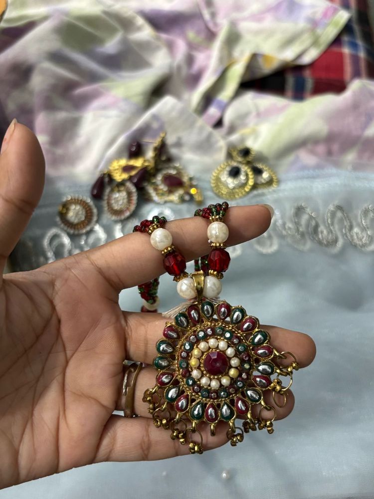 Maroon &amp; Green Diamond Jewellery Set