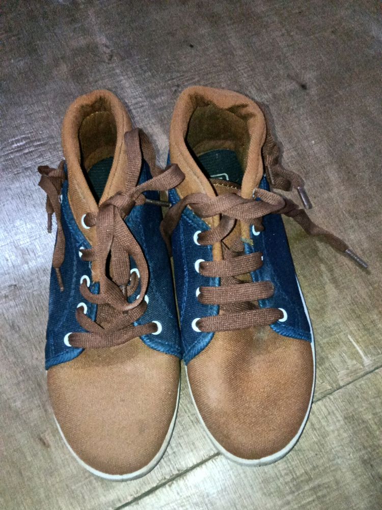 Girls and boys use Shoes