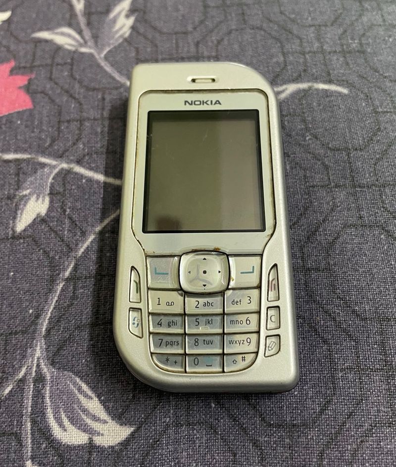 Vintage Nokia 6670 (Non-Working / White Screen)