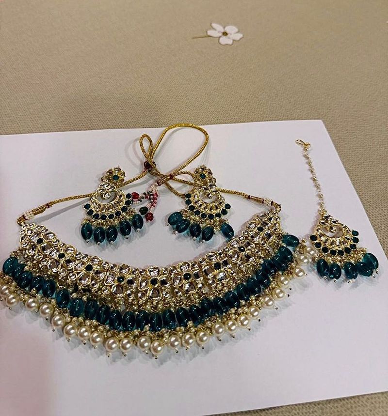 Set of 4- Heavy Emerald Choker Necklace