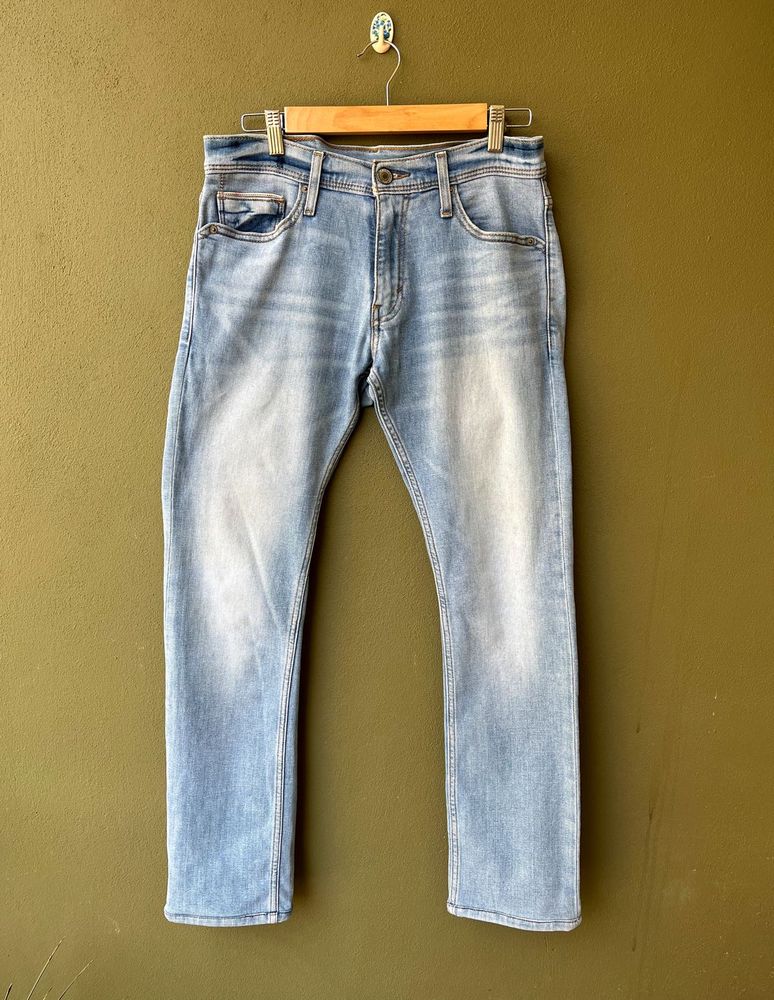 Levi’s Light Wash Denim Jeans