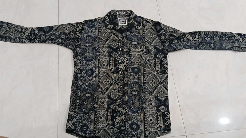 Patterned Men&#39;s Shirt XL