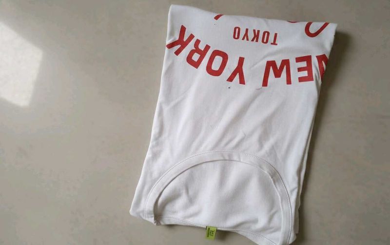 Trendy White Graphic Tee