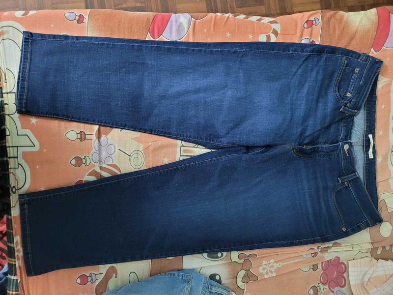 Levi&#39;s Dark Wash Jeans