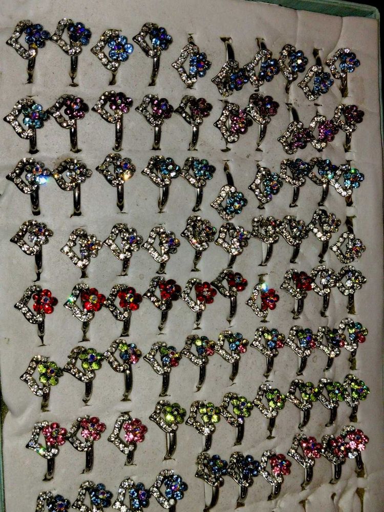 Vintage Flower Rhinestone Rings At @150