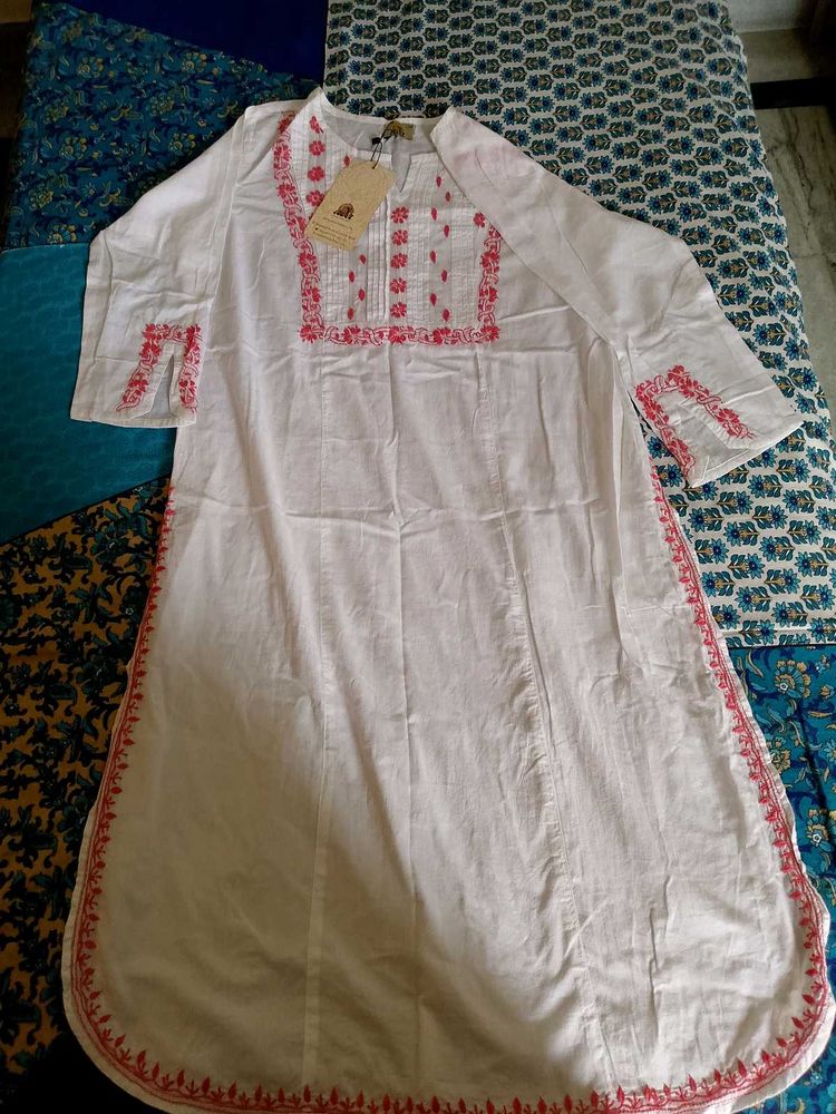 White Embroidered Kurta