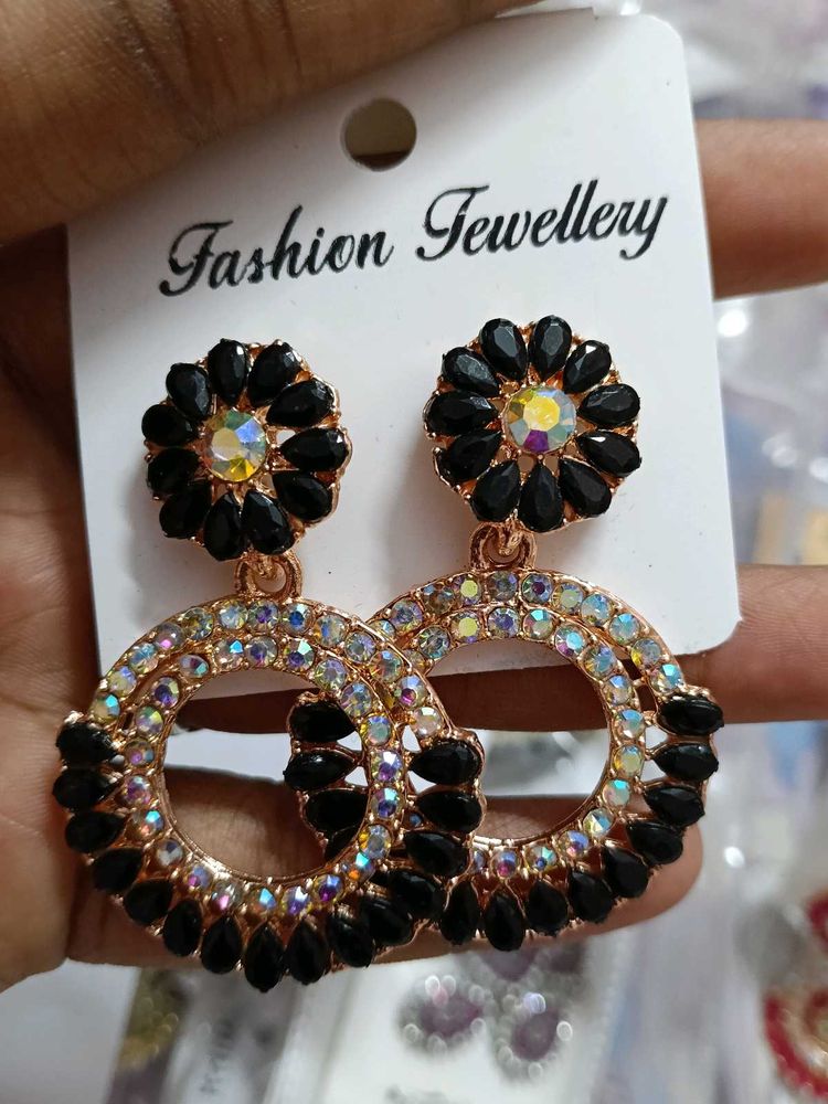 Fashionable Black Earrings
