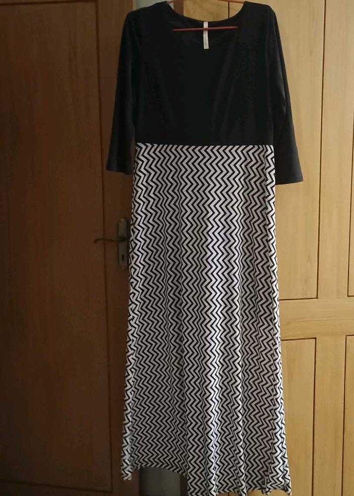 Chic Black &amp; White Maxi Dress