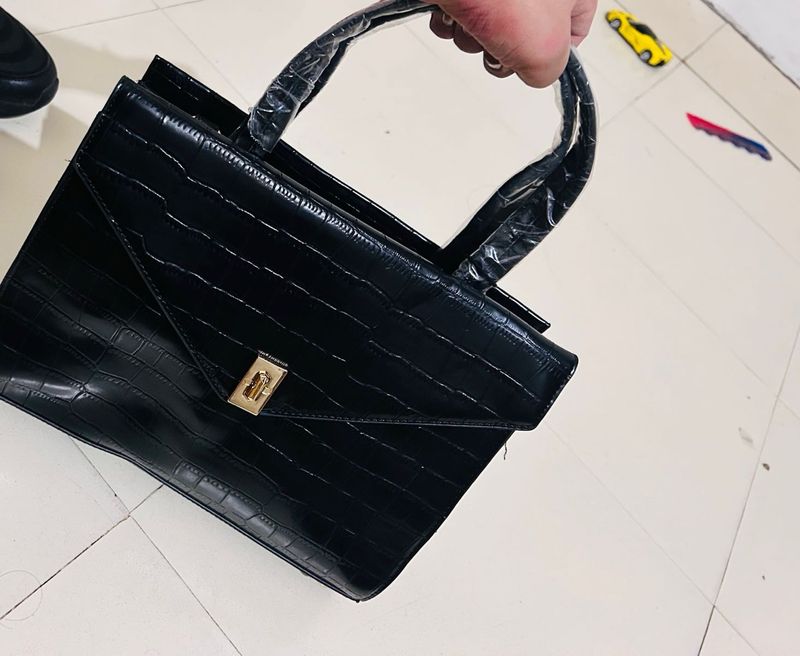 Women Reptilian Pattern Satchel with Detachable St