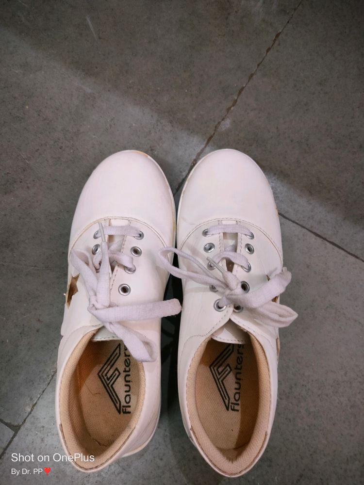 White Shoes Size 22cm