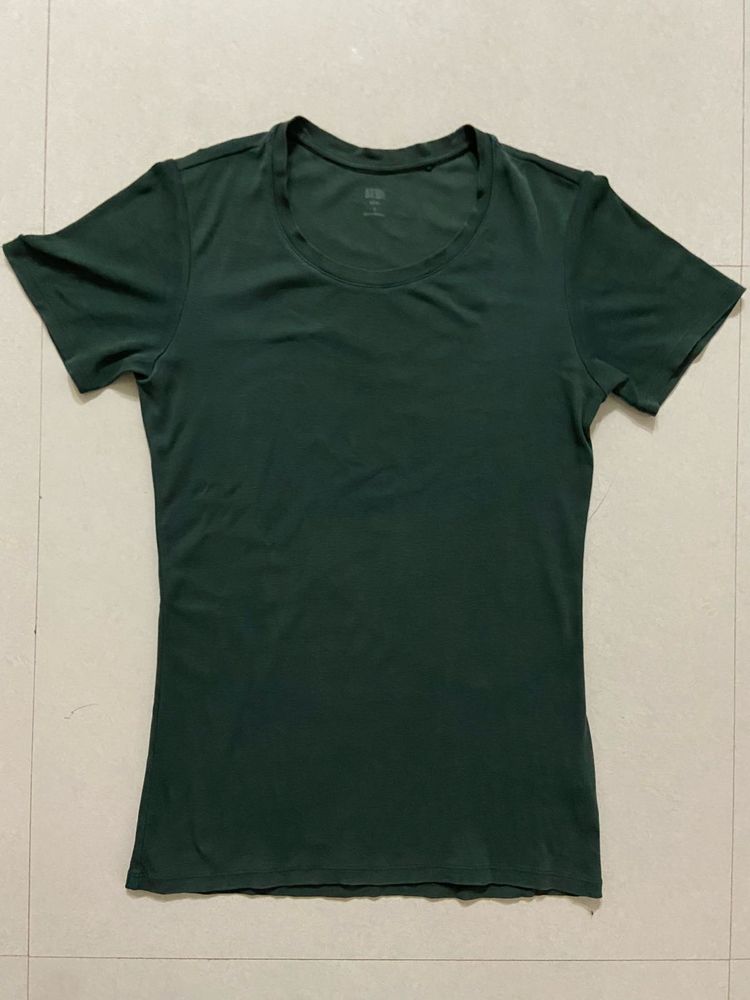 Uniqlo Green Casual T-Shirt