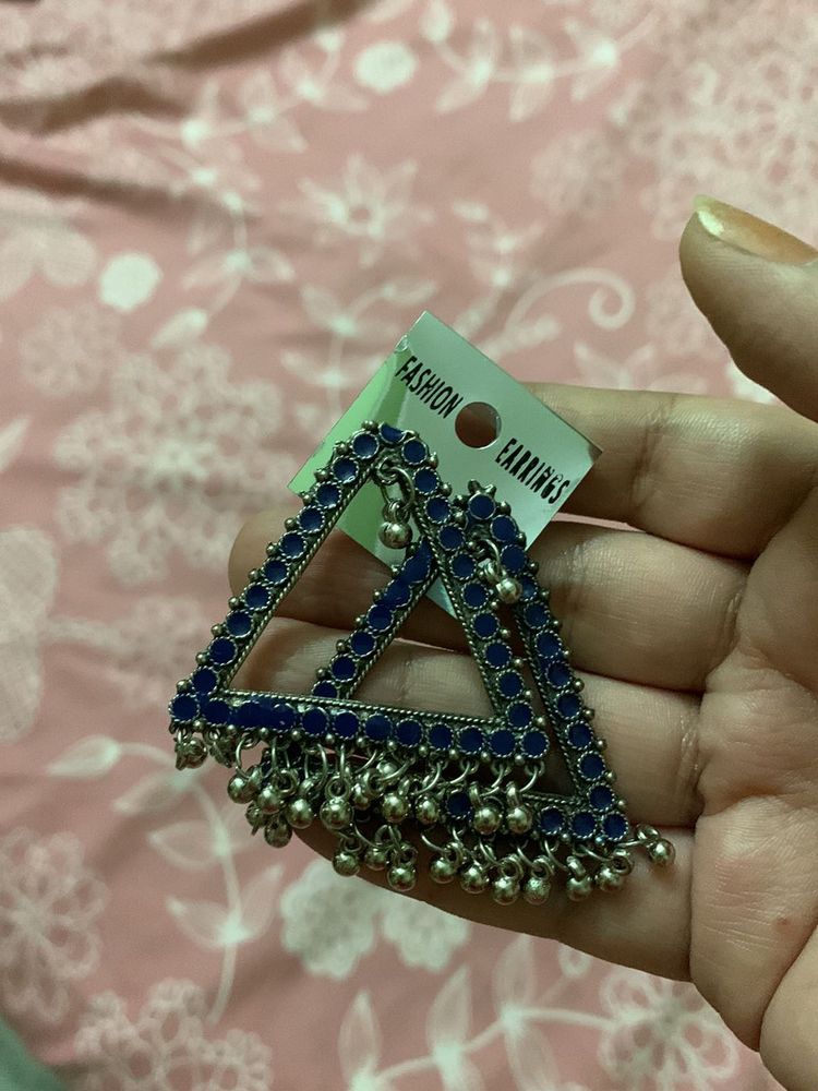 Earrings And Liquid Highlighter Combo