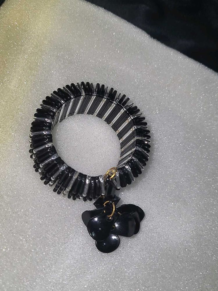 🖤 Stylish Black &amp; Silver Beaded Bracelet – Unique
