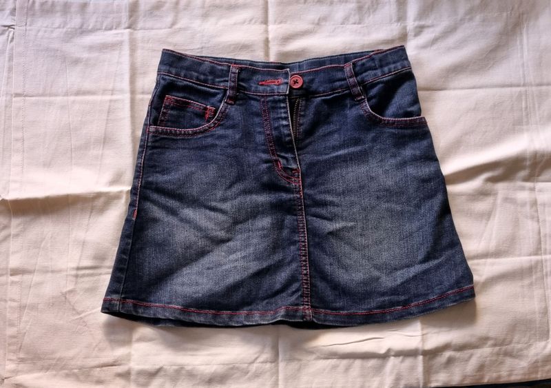 Mini skirt 8-9 year girl