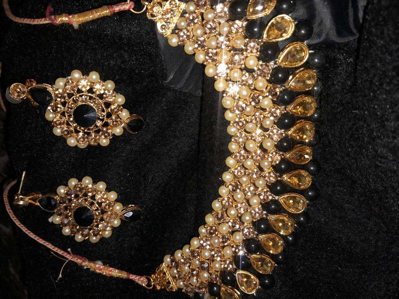 A Set Of Choker