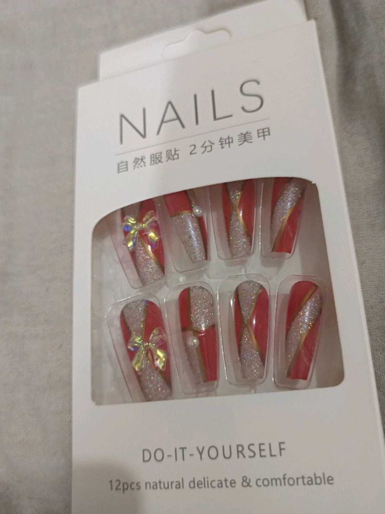 DIY Red &amp; Gold Nail Set