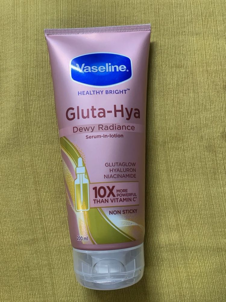 Vaseline Gluta-Hya Dewy Radiance Lotion