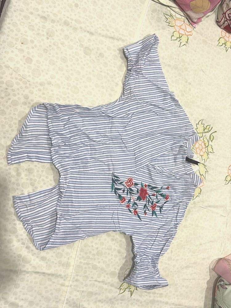 A Casual Top With embroidery