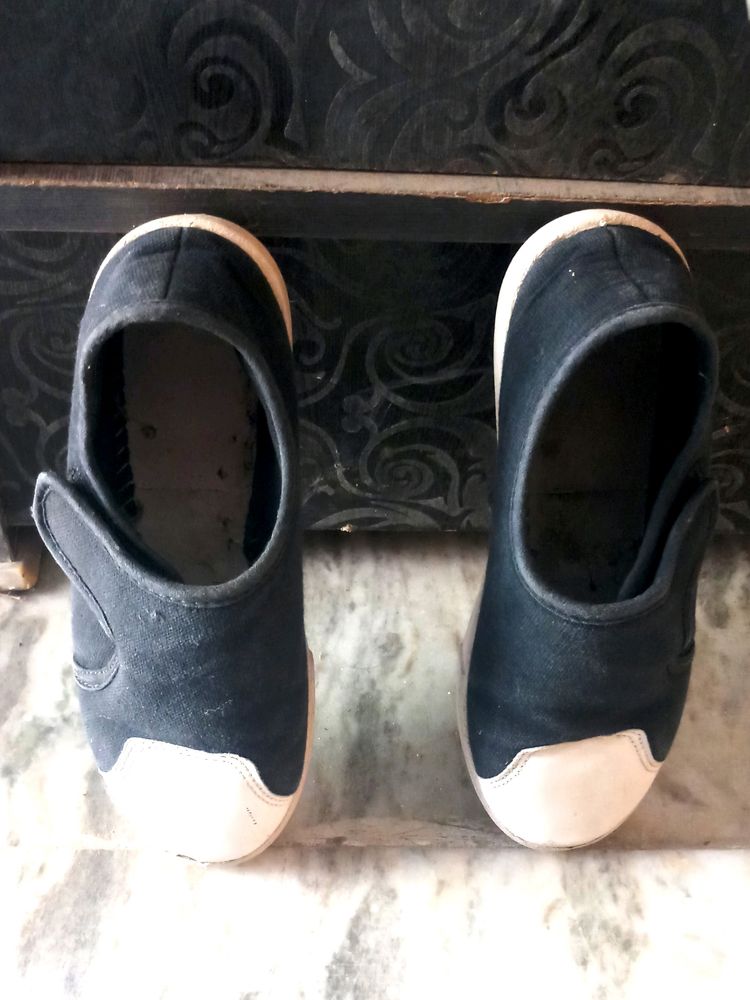 🌟YK Brand kids Black &amp; white casual shoes for 6-8