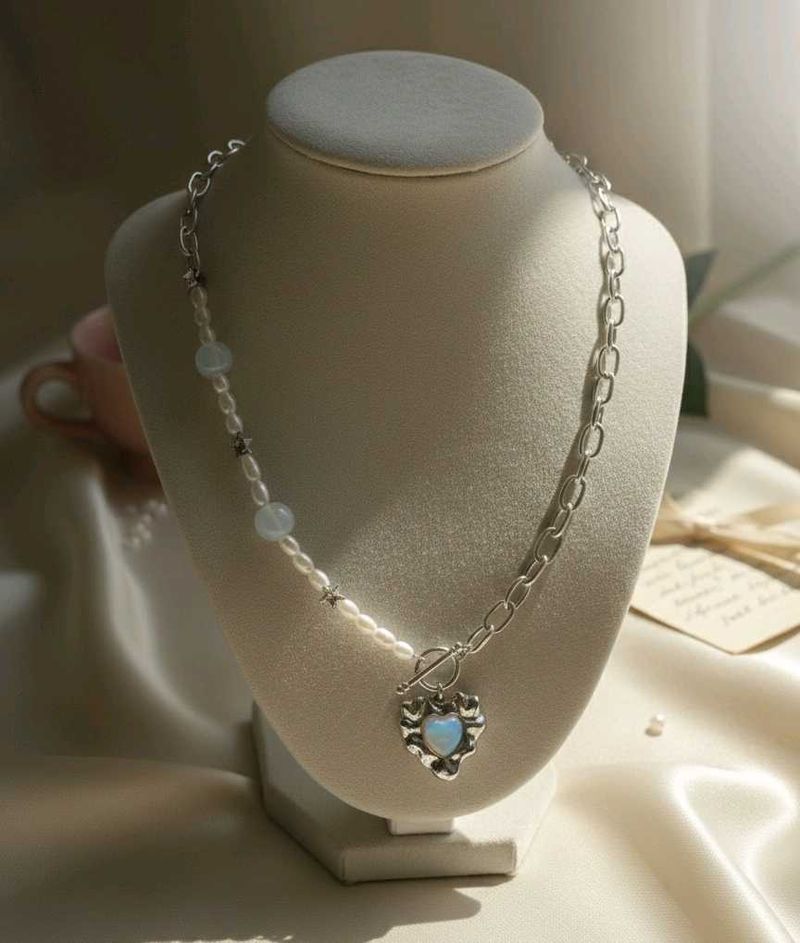 Heart Pendant Pearl Necklace