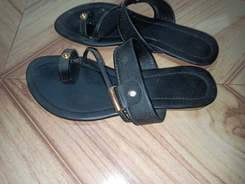 Black Toe Ring Sandals
