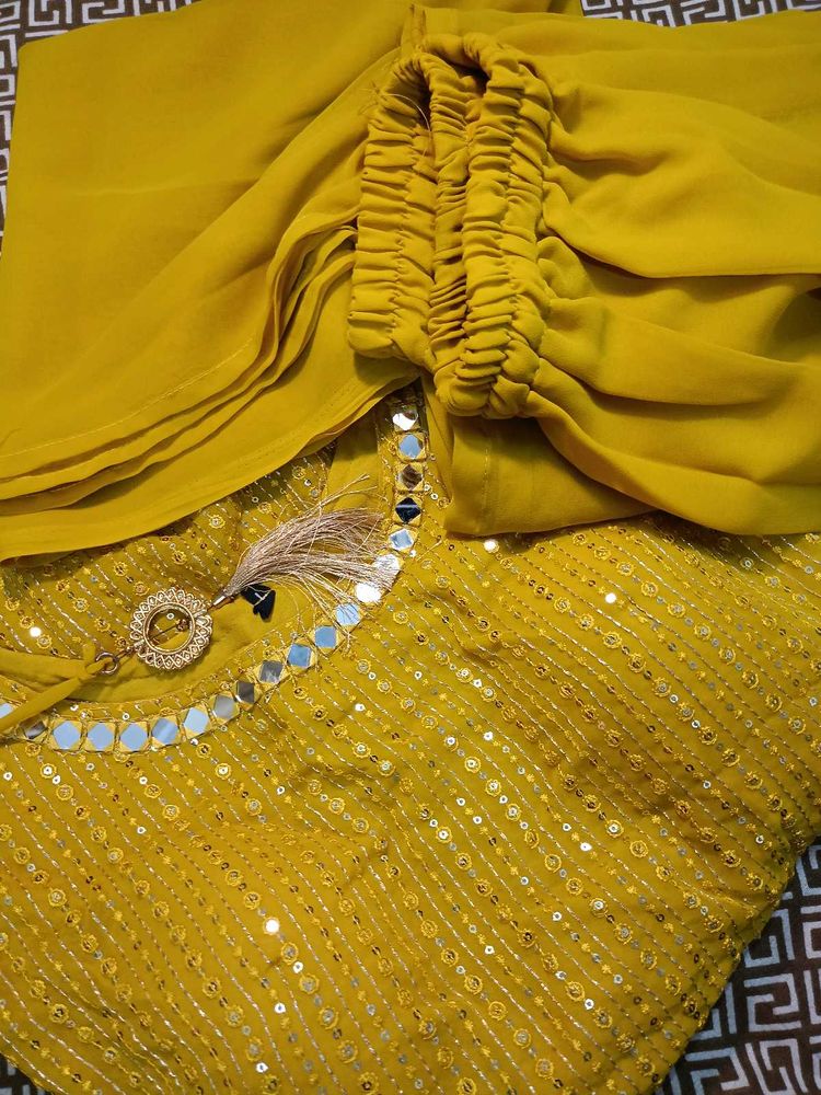 Mustard Naira Suit Set 💛