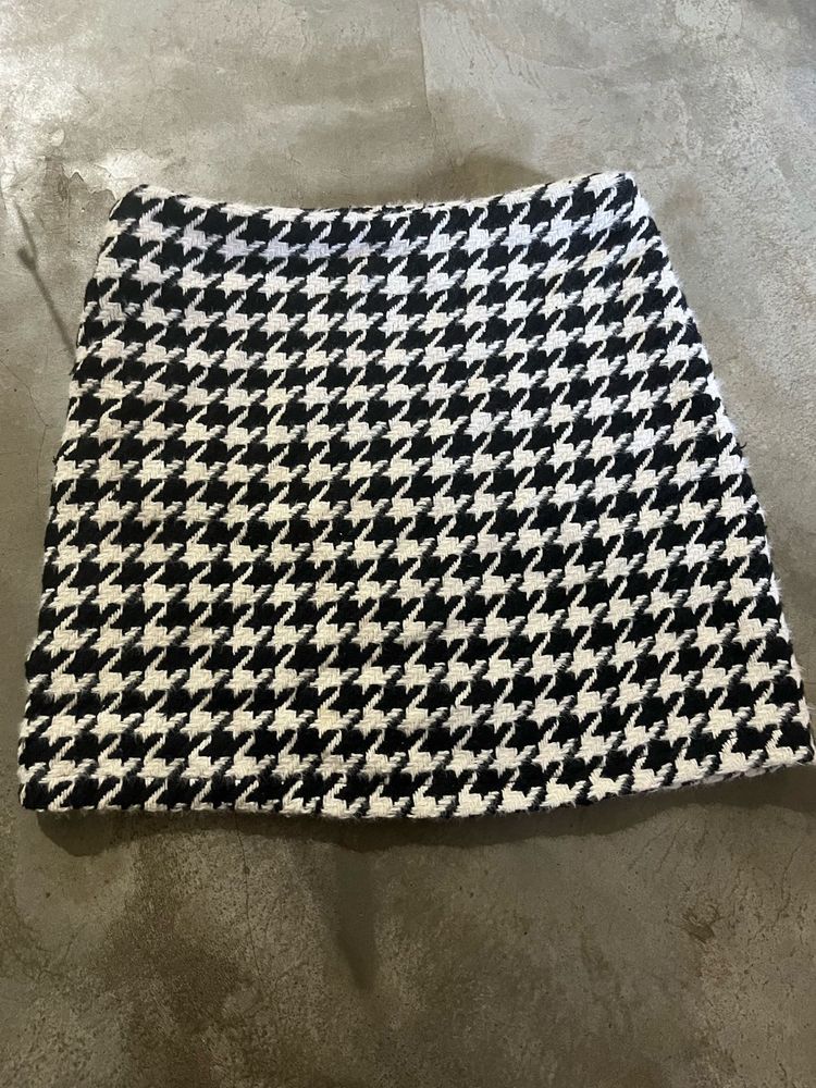 Dogtooth Patterned Mini Skirt