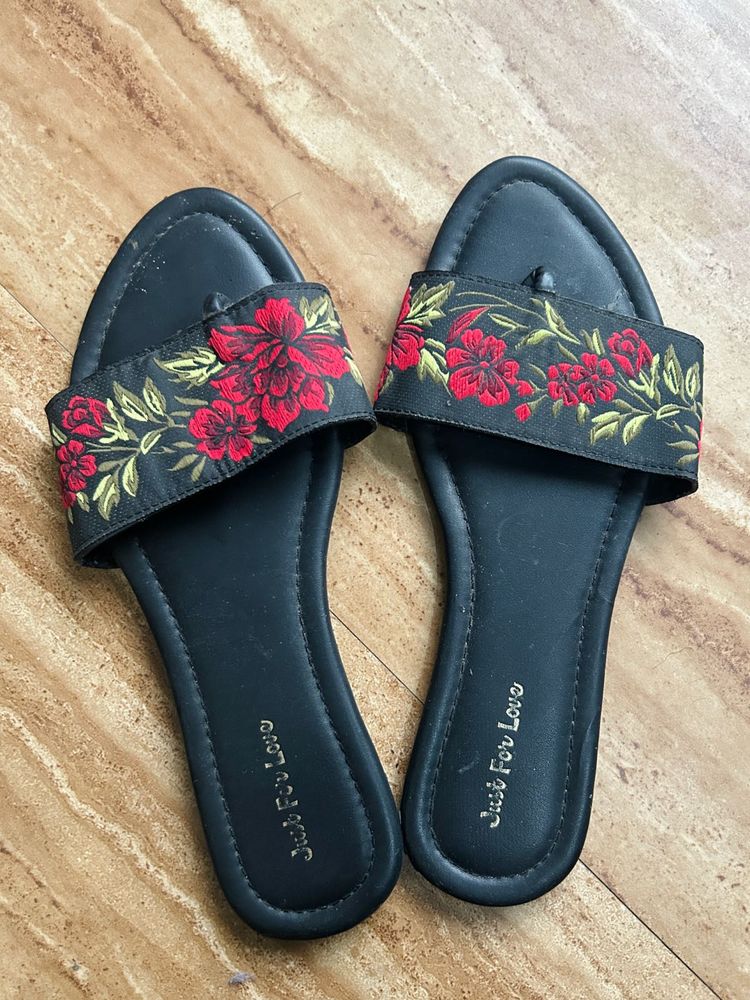 Black embroidered Flats