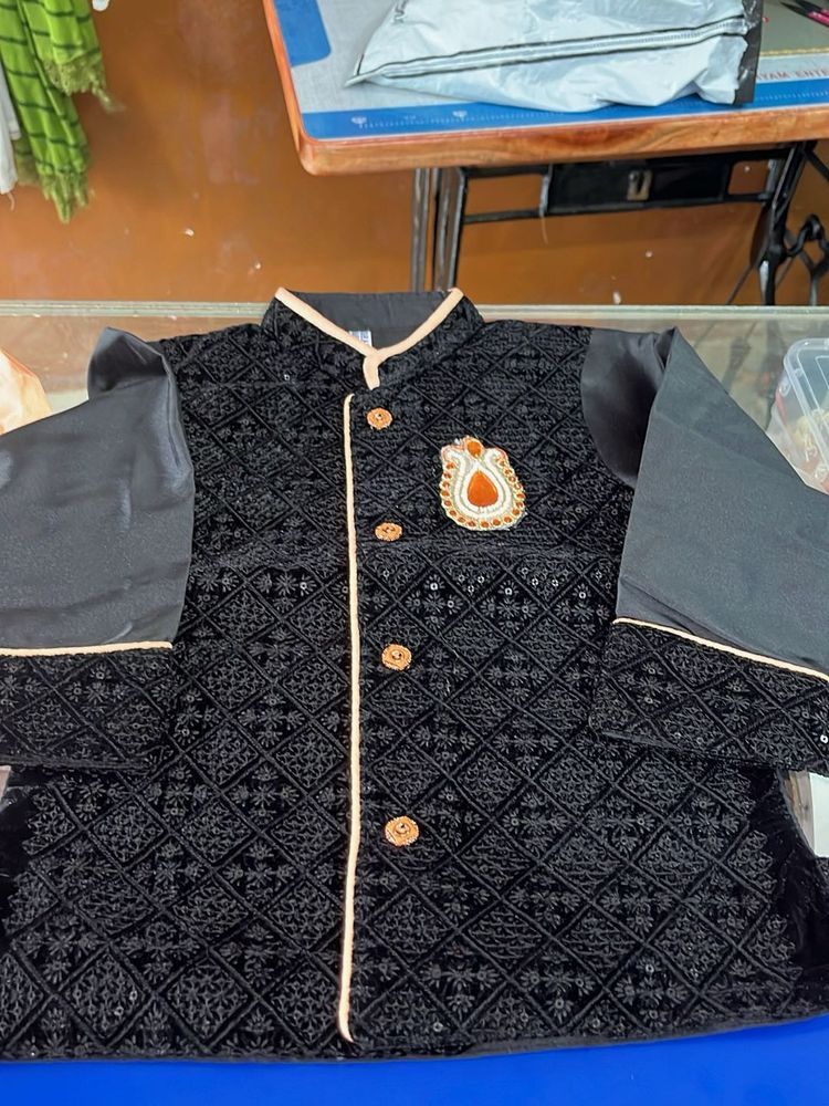 Boys&#39; Black Embroidered Sherwani