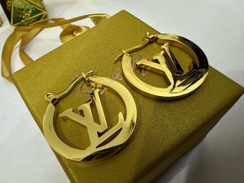 Amazing LV Earrings Beautiful 😻