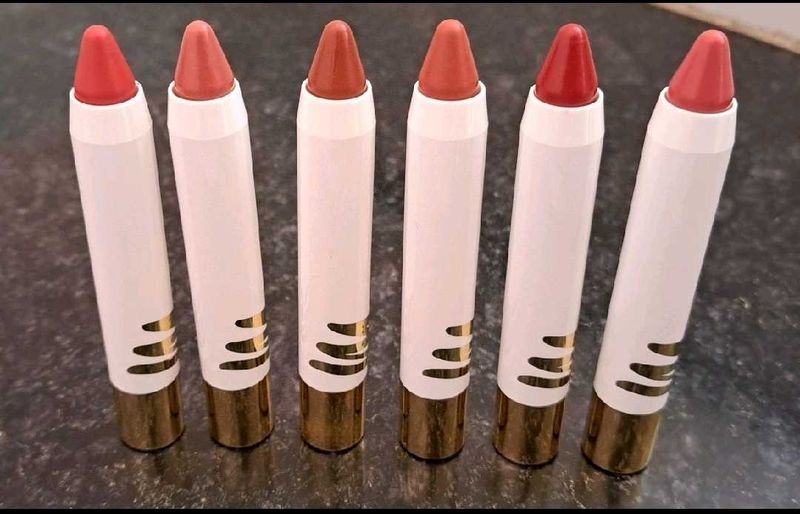 Pack Of 2 Myglamm Perfect Curve Lip Crayonany