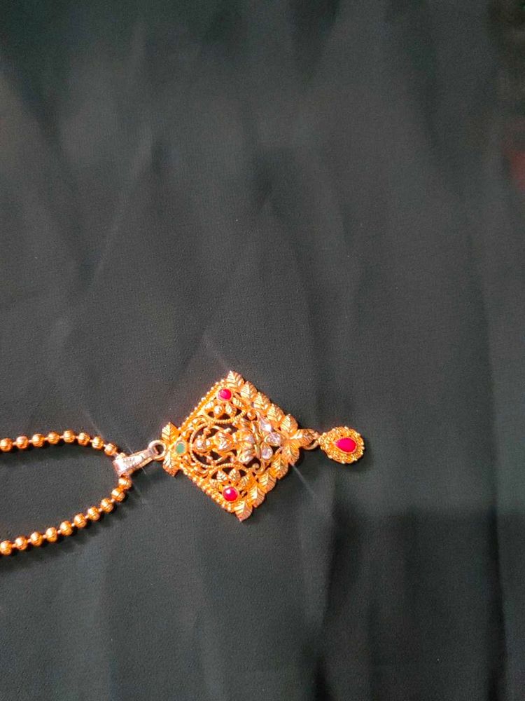 Elegant Gold Necklace