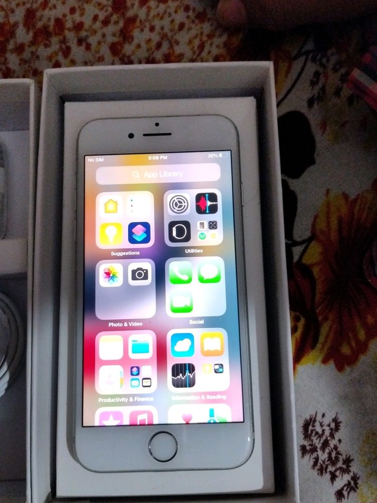 I Phone 7 32 Gb Box Not Original Chargger And Earphones Original With Brand New Condition