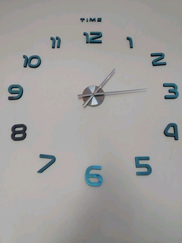DIY 3D WALL CLOCK SILVER COLOUR..ASK ME TO BUY..