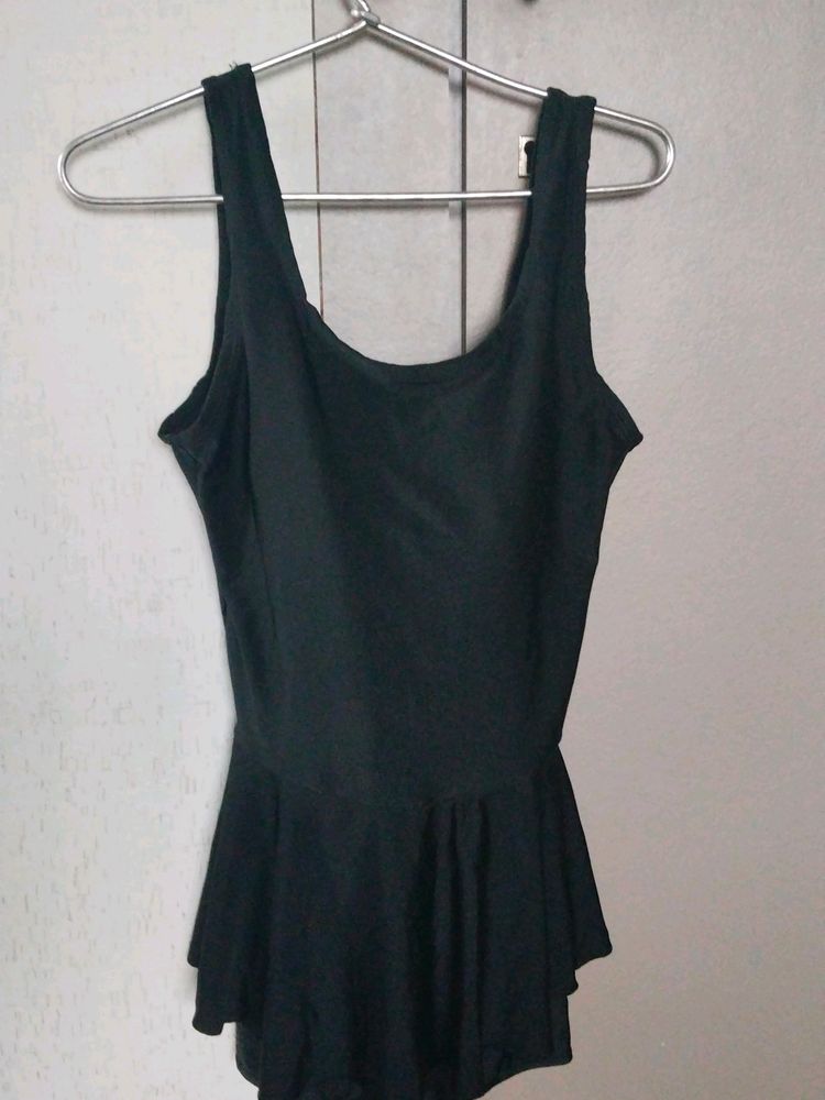 One Piece Swimwear With Leg Suit