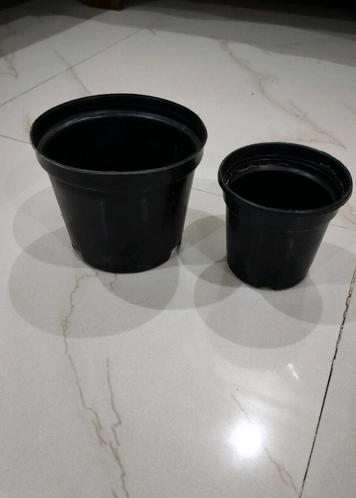 Black Plastic Planter Pots (Set of 2)