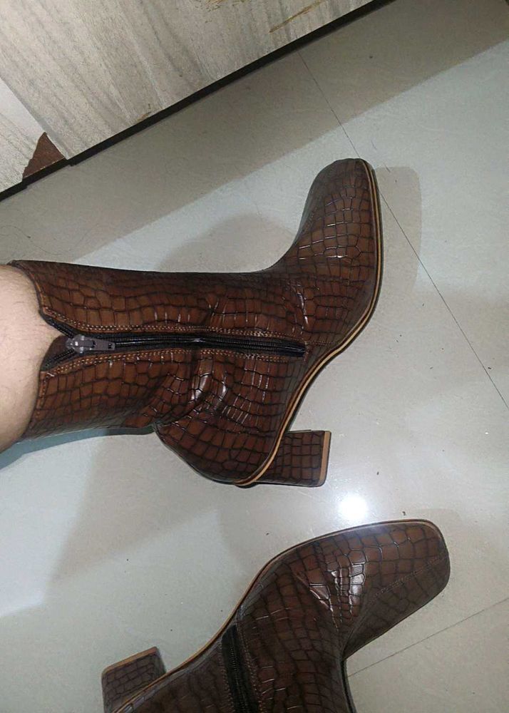 brown printed leather Hi neck boots....