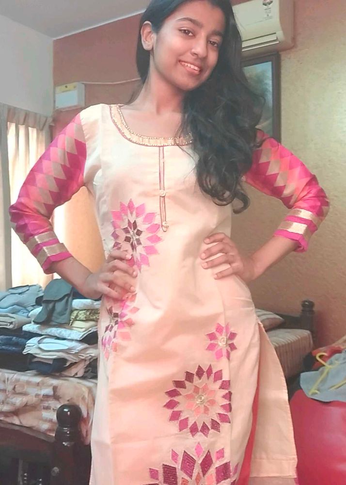 Floral Embroidered Kurta Set