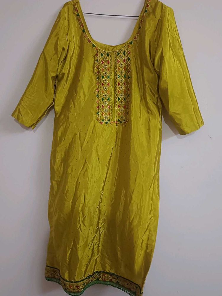 Vintage Embroidered Kurti Set With Plazzo Dupatta