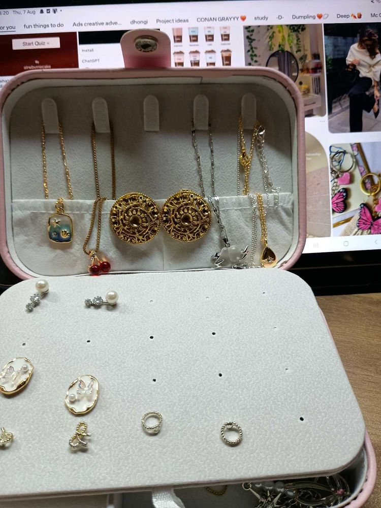 VINTAGE 100% Genuine Clip-on Earrings Pair Of 1