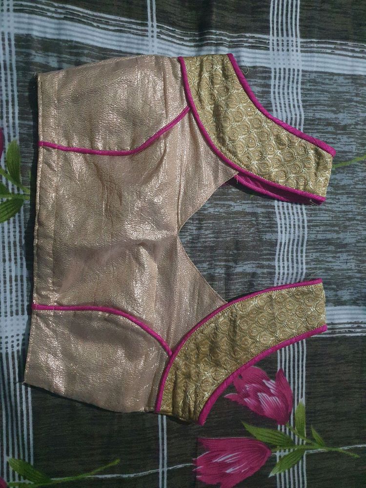 fashionable blouse for girls out there
