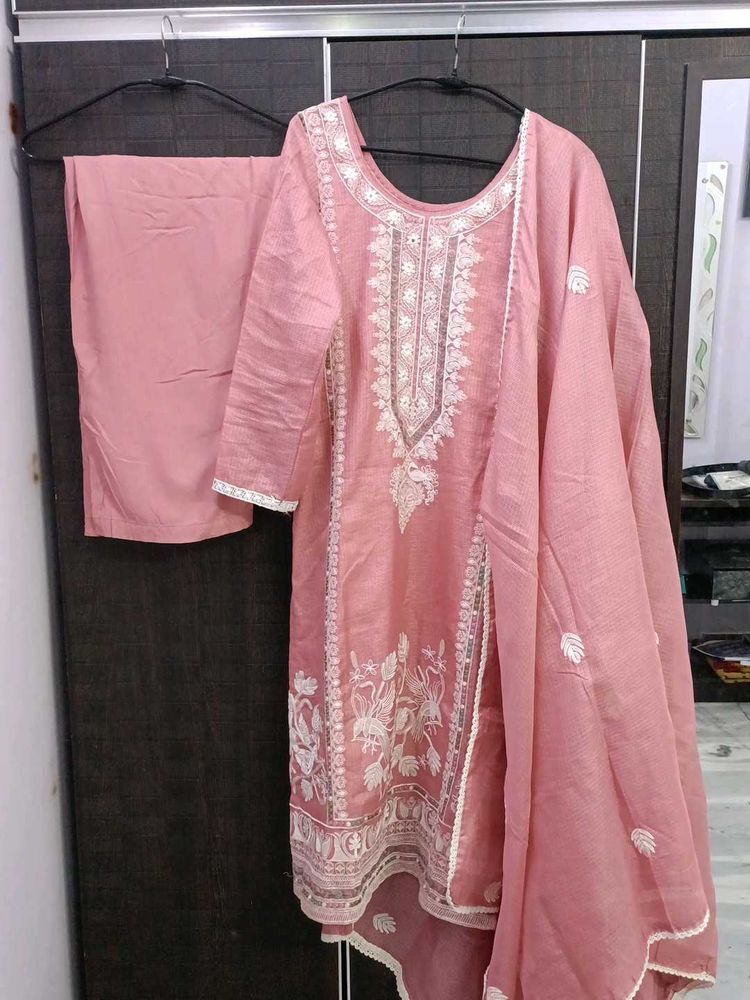 beautiful Pakistani suit 😍