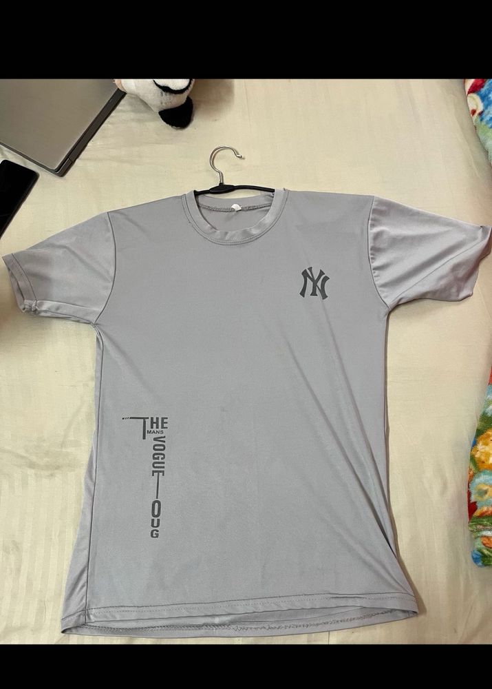 set of 2 gym shirt  T-Shirt