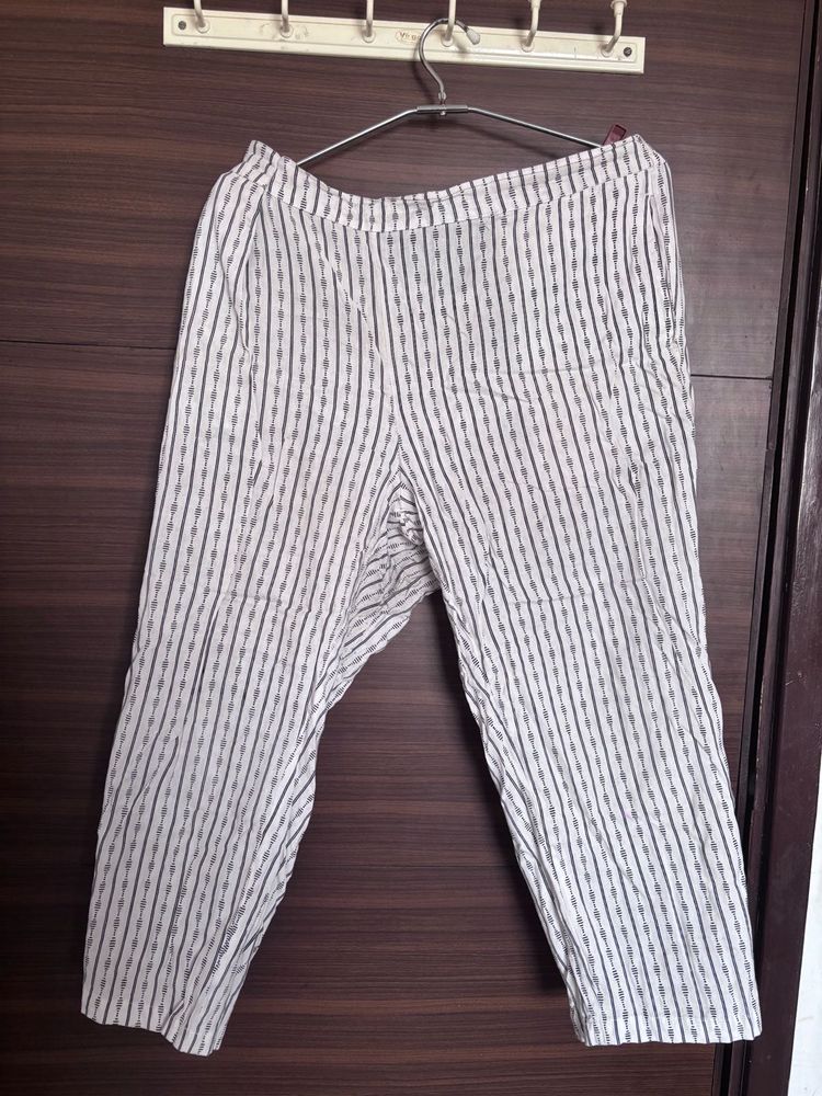 Black White Printed Cotton Pants With Elastic