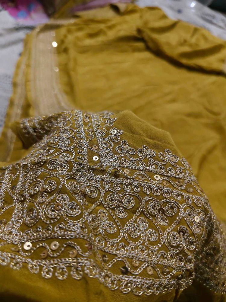 Italian Fabric With Blouse Saree Beautiful Border